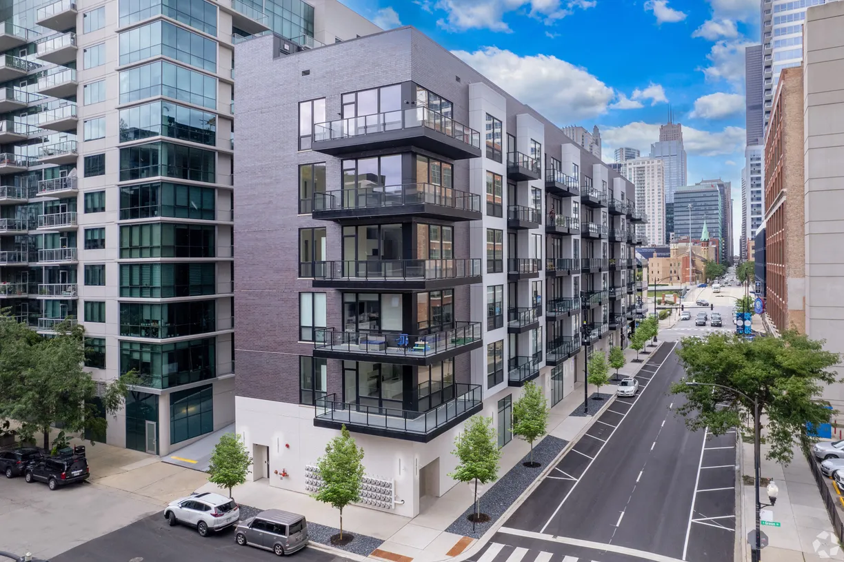 Chicago Real Estate | View 812 W Adams Street, 604 | Listing