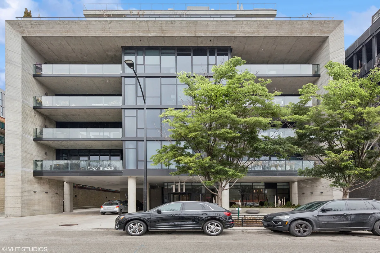 Chicago Real Estate | View 111 S Peoria Street, 706 | 2 Beds, 2 Baths