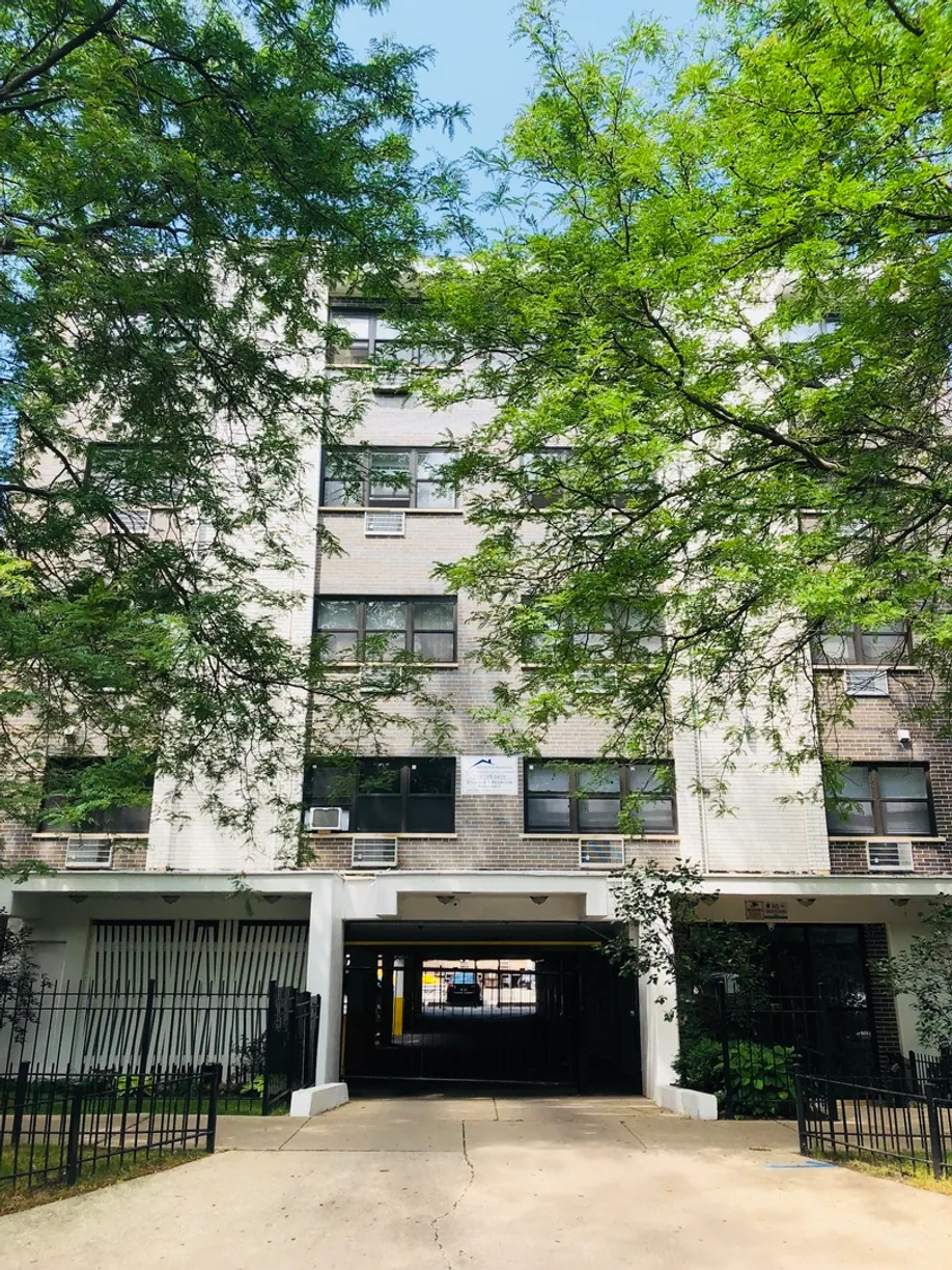 Chicago Real Estate | View 5848 N KENMORE Avenue, 503 | 1 Bath