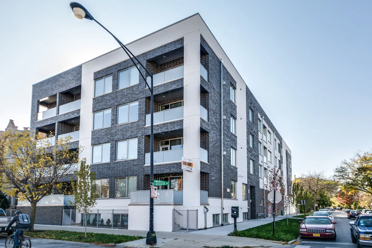 Chicago Real Estate | View 3201 W Wabansia Avenue, 4A | 2 Beds, 2 Baths
