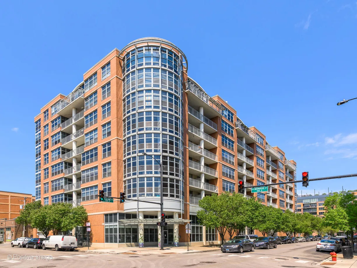 Chicago Real Estate | View 1200 W Monroe Street, 401 | 2 Beds, 2 Baths