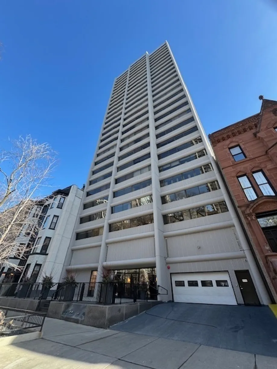 Chicago Real Estate | View 1415 N Dearborn Street, 4D | 2 Beds, 2 Baths