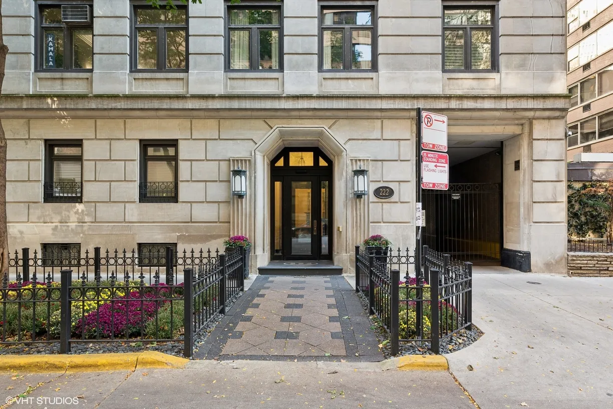 Chicago Real Estate | View 222 E Chestnut Street, 16A | 3 Beds, 4 Baths