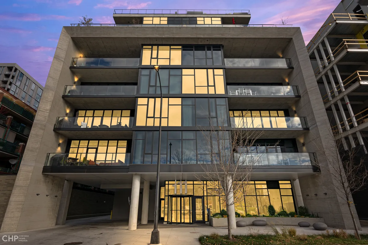 Chicago Real Estate | View 111 S Peoria Street, 707 | 3 Beds, 3 Baths
