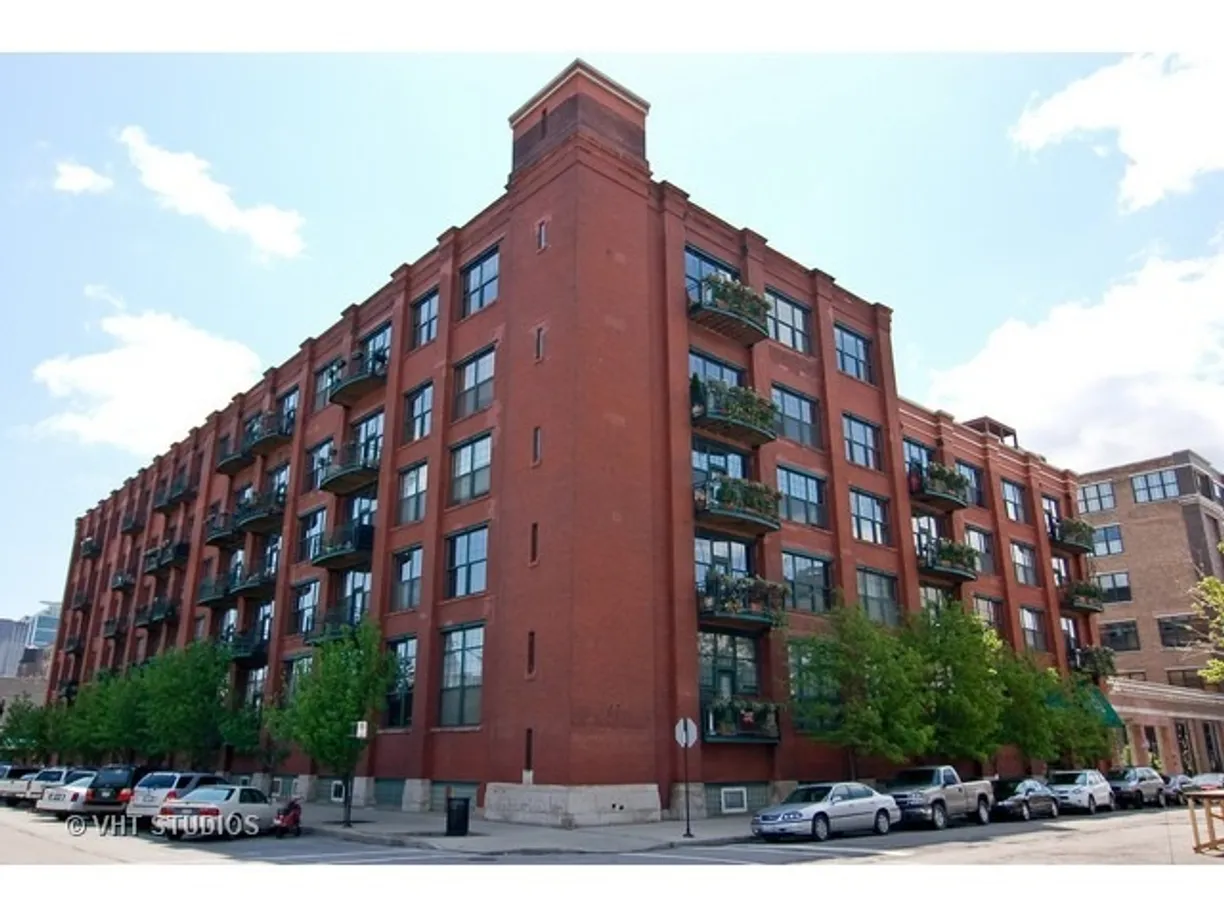 Chicago Real Estate | View 1000 W Washington Boulevard, 438 | 2 Beds, 2 Baths