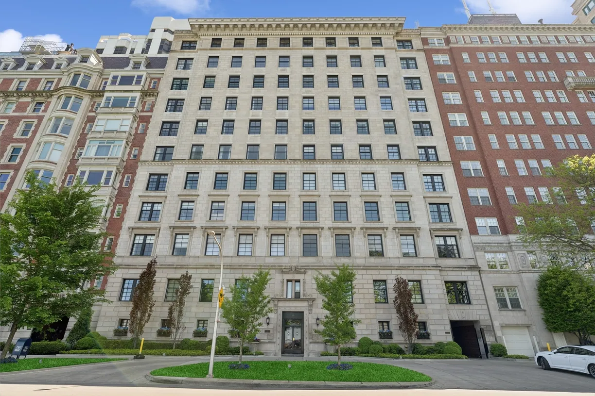 Chicago Real Estate | View 229 E LAKE SHORE Drive, 8E | 3 Beds, 3 Baths