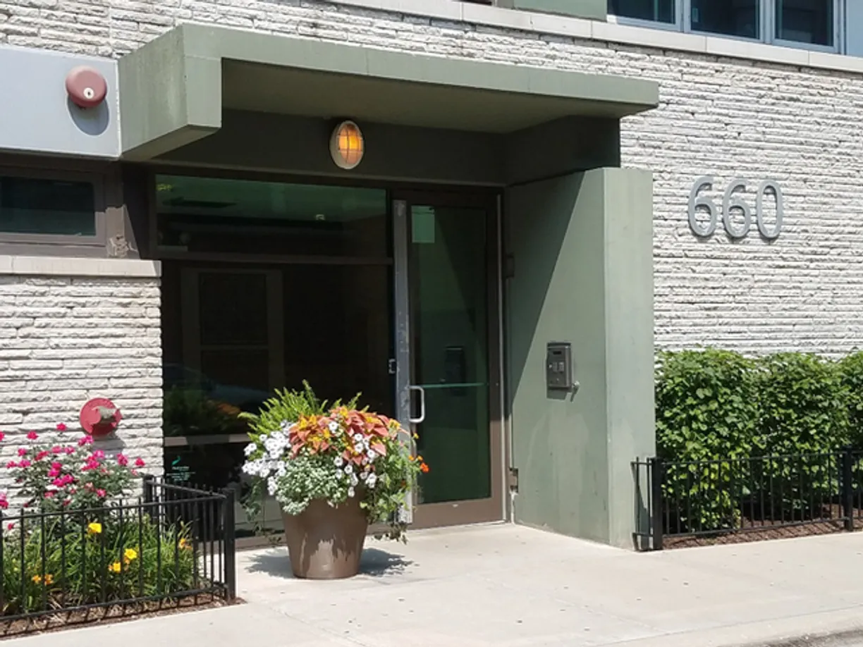 Chicago Real Estate | View 660 W Wayman Street, 607B | 2 Beds, 2 Baths