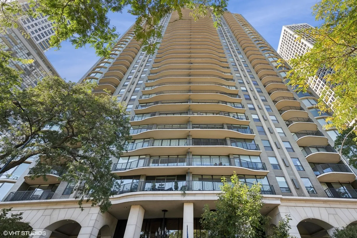 Chicago Real Estate | View 1040 N Lake Shore Drive, 8B | 2 Beds, 1 Bath