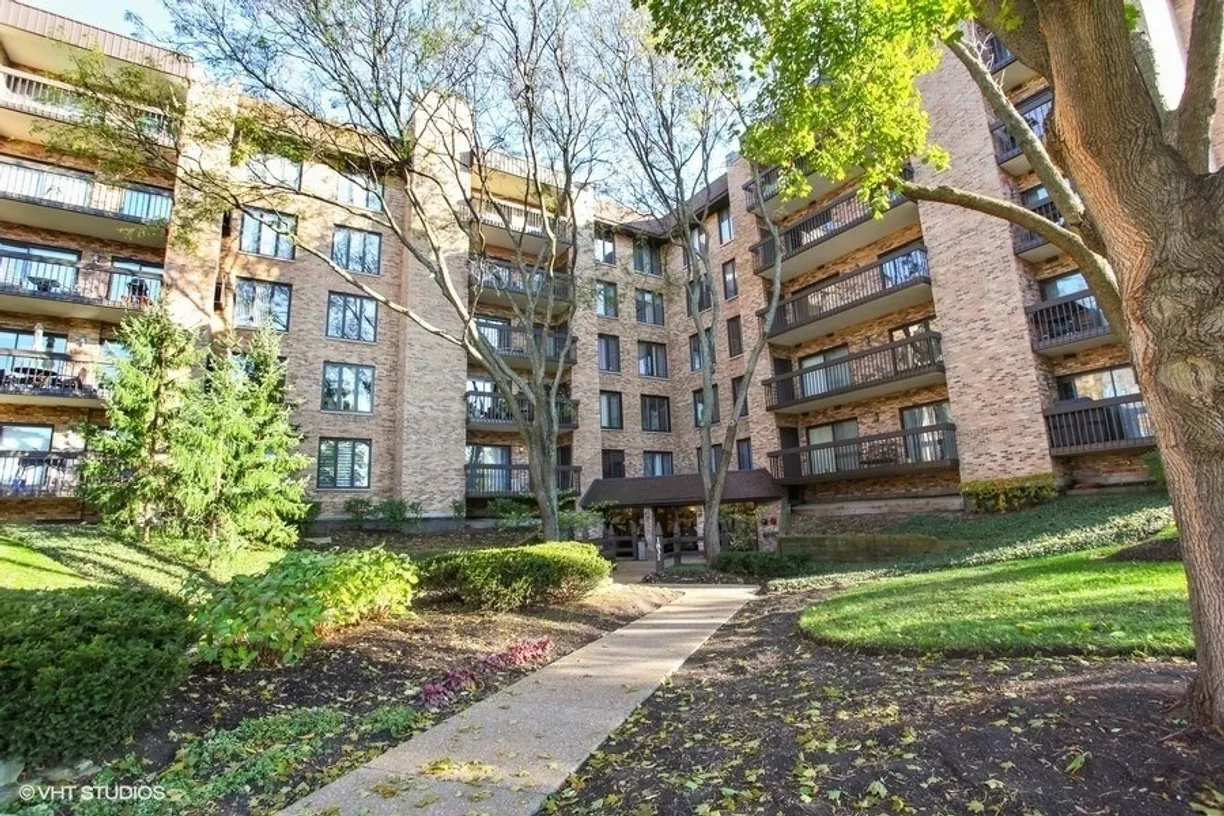 Chicago Real Estate | View 1831 Mission Hills Road, 512 | 2 Beds, 2 Baths