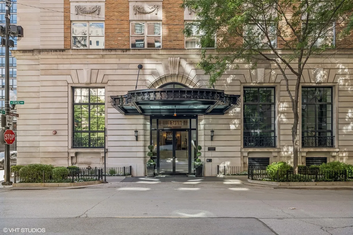 Chicago Real Estate | View 1300 N State Parkway, 701 | 3 Beds, 3 Baths