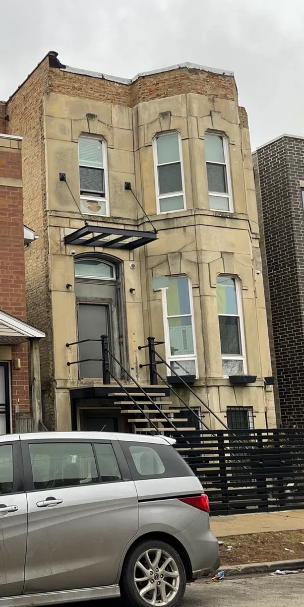 Chicago Real Estate | View 2157 W ADAMS Street, 1 | 1 Bed, 1 Bath