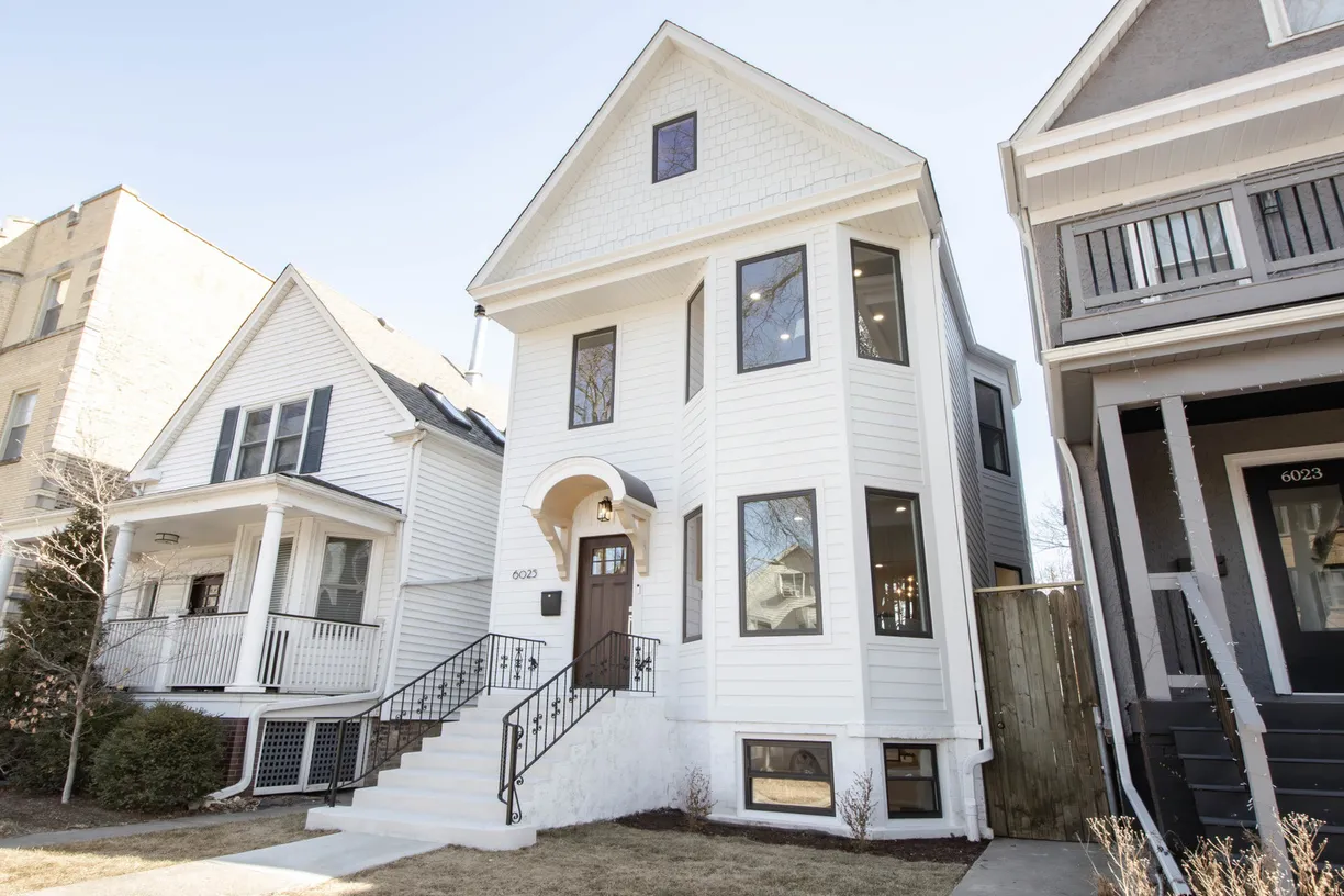 Chicago Real Estate | View 6025 N Paulina Street | 4 Beds, 3 Baths