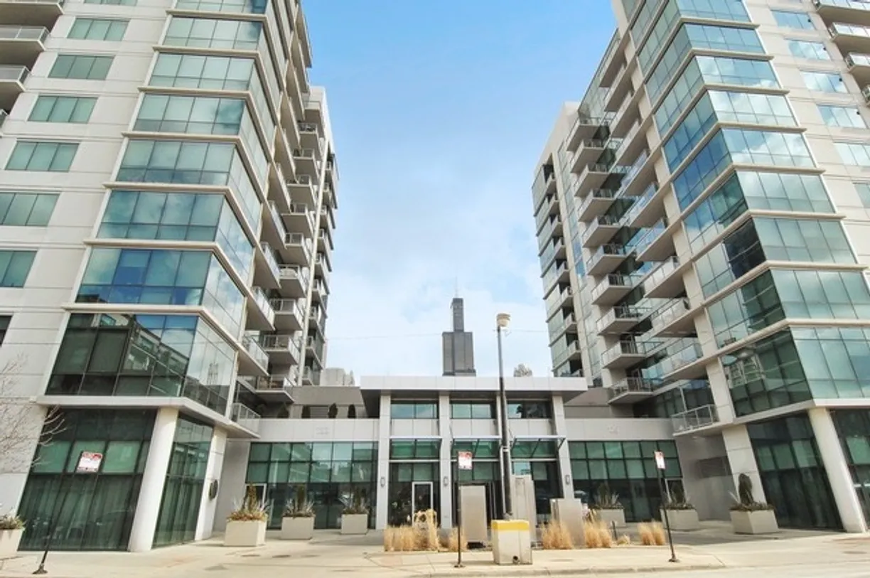 Chicago Real Estate | View 125 S Green Street, 606A | 2 Beds, 2 Baths