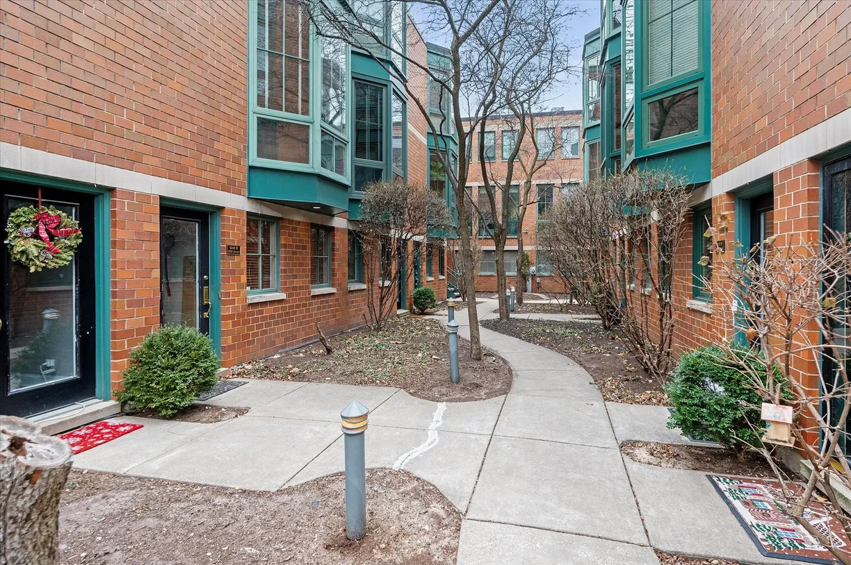 Chicago Real Estate | View 2707 N Lincoln Avenue, G | 3 Beds, 3 Baths