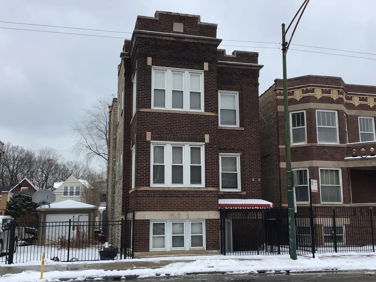 Chicago Real Estate | View 2921 N Kedzie Avenue | 5 Beds, 3 Baths