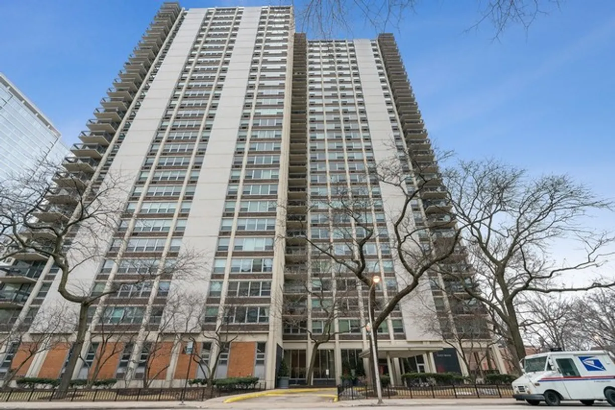 Chicago Real Estate | View 1255 N Sandburg Terrace, 908 | 1 Bed, 1 Bath
