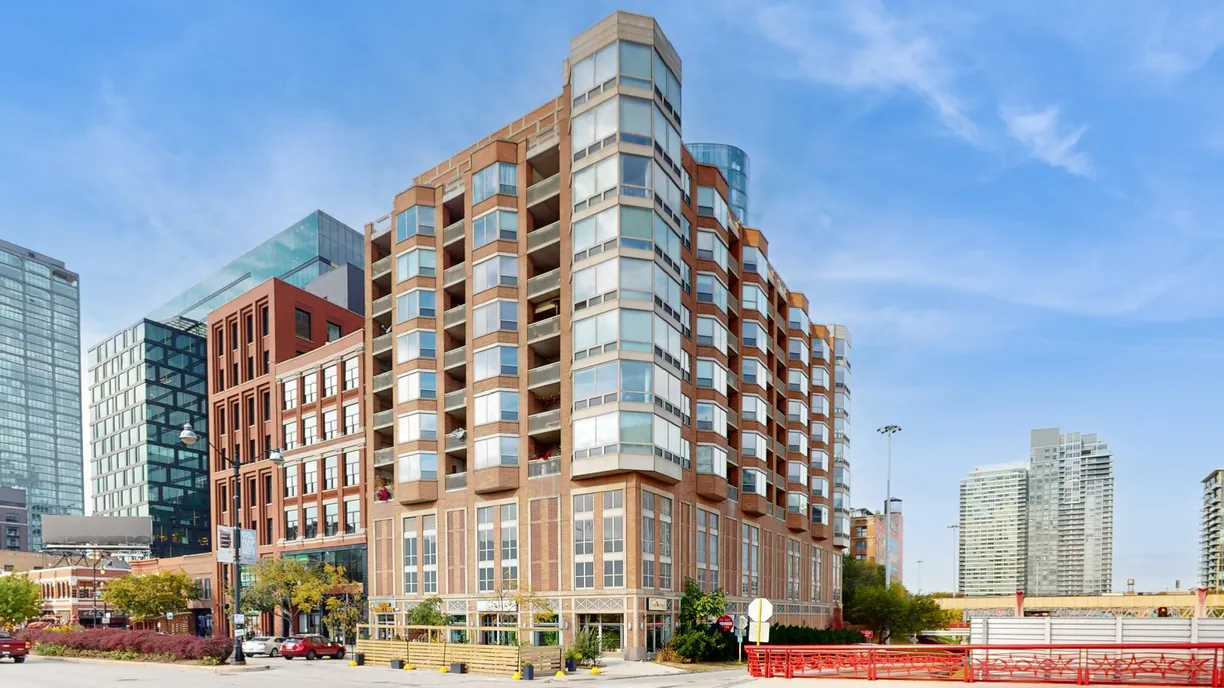 Chicago Real Estate | View 720 W Randolph Street, 801 | 2 Beds, 2 Baths