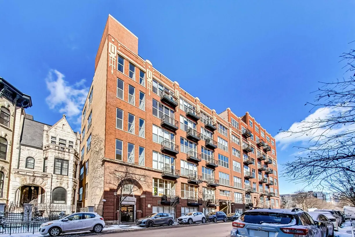 Chicago Real Estate | View 1500 W Monroe Street, 117 | Listing