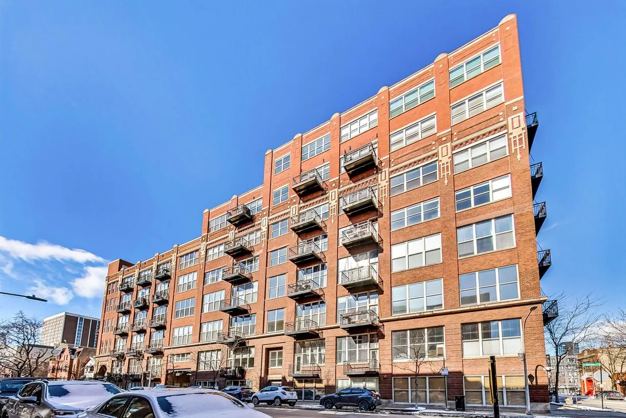 Chicago Real Estate | View 1500 W Monroe Street, 117 | Listing