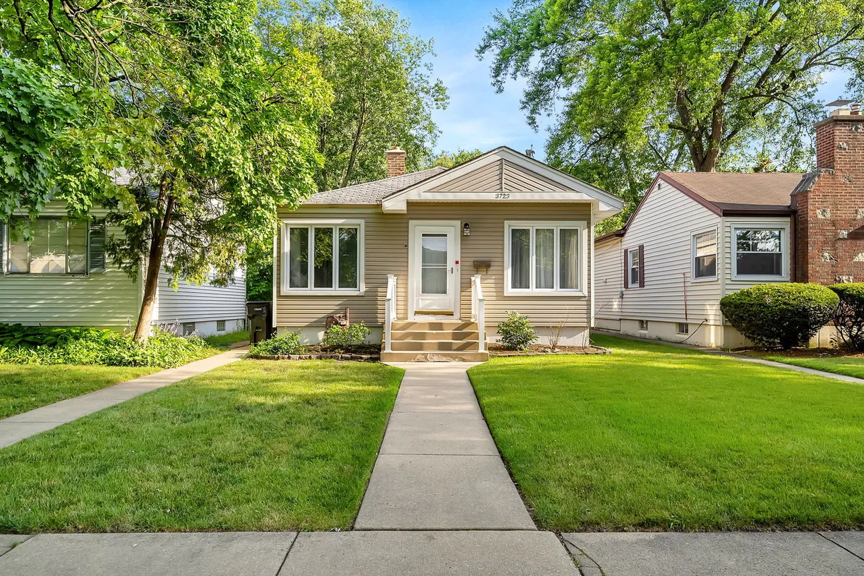 Chicago Real Estate | View 3723 W 104th Street | 3 Beds, 2 Baths