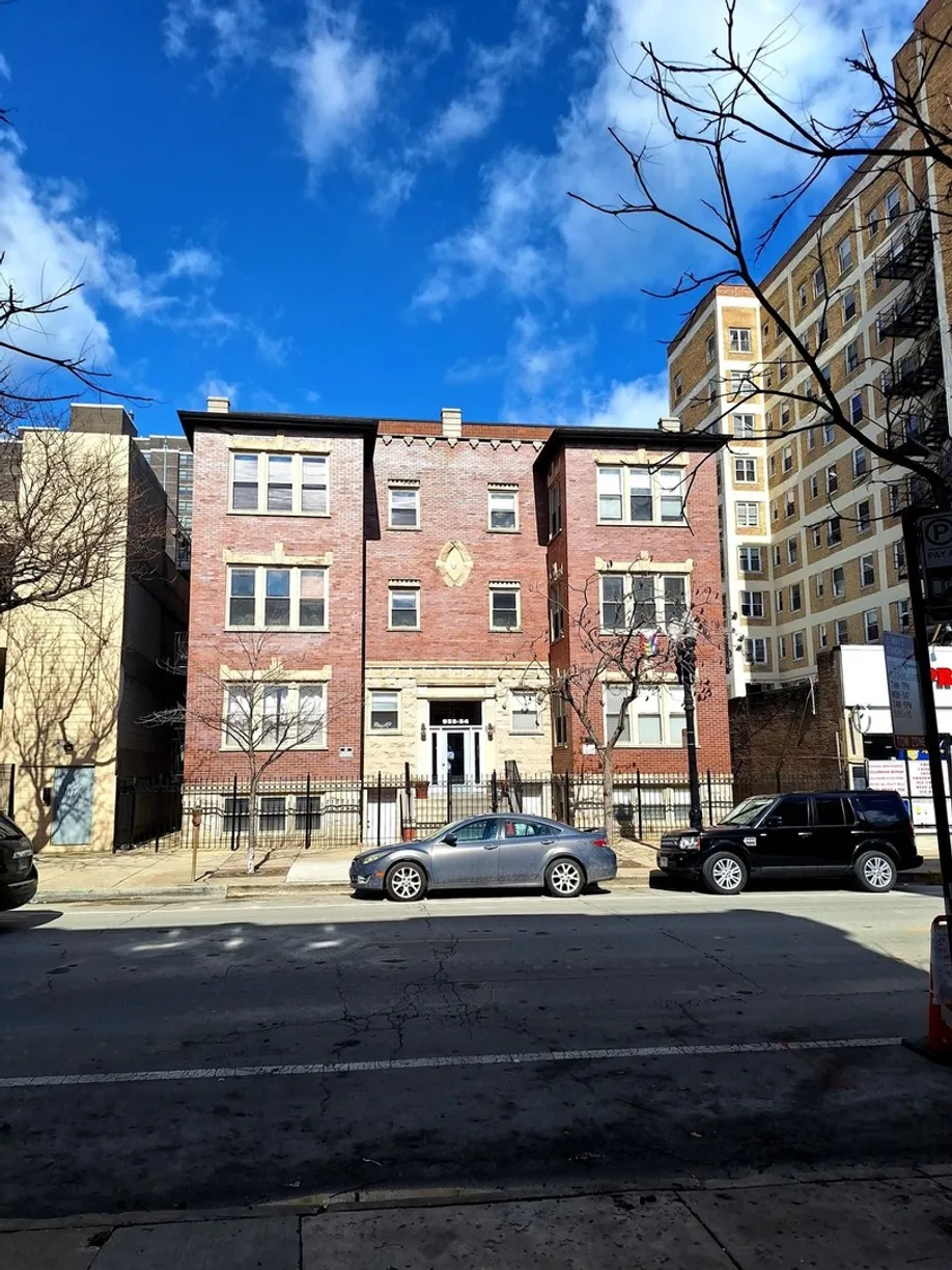 Chicago Real Estate | View 934 W WILSON Avenue, 3D | 2 Beds, 1 Bath
