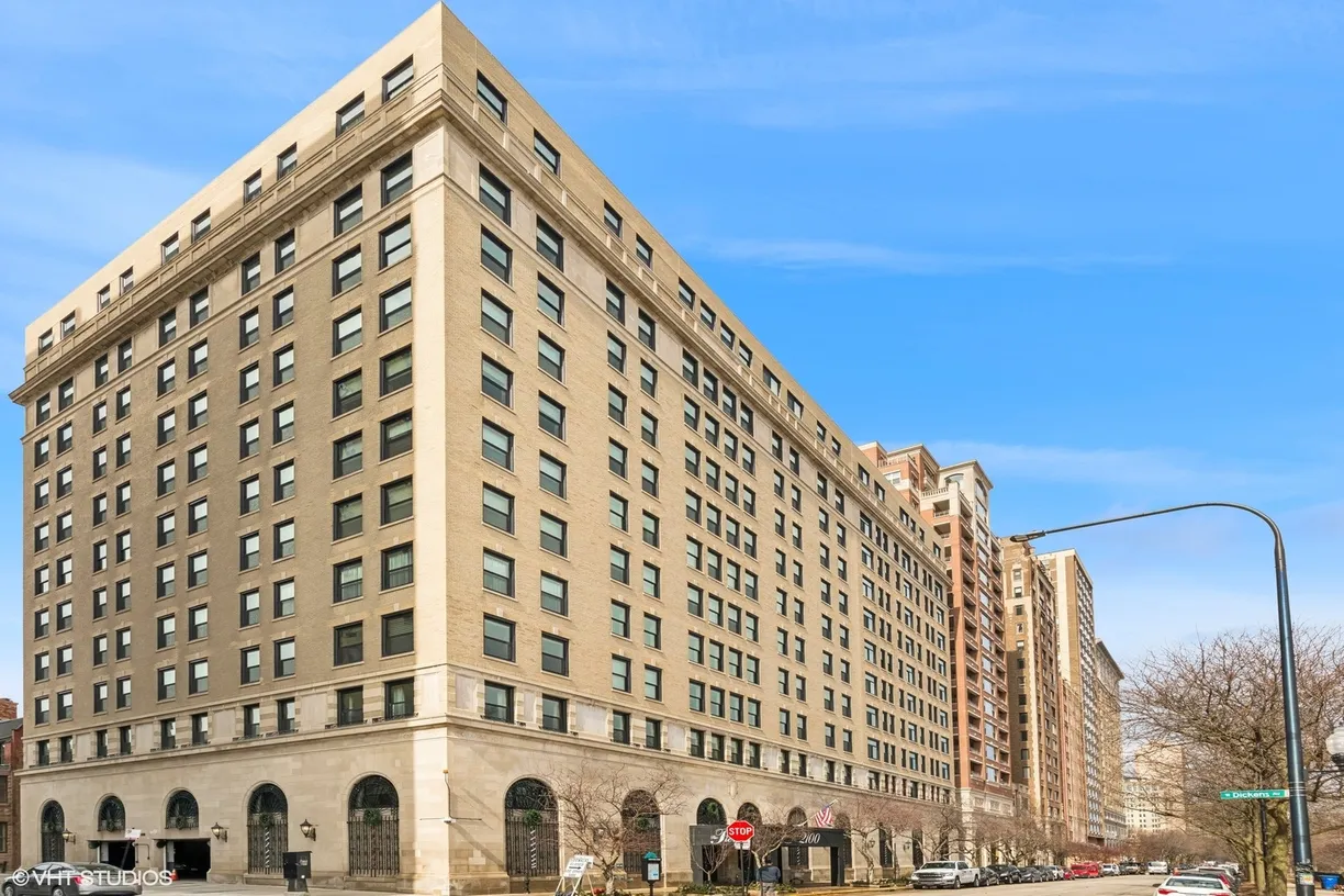 Chicago Real Estate | View 2100 N Lincoln Park West, 8AS | 2 Beds, 2 Baths
