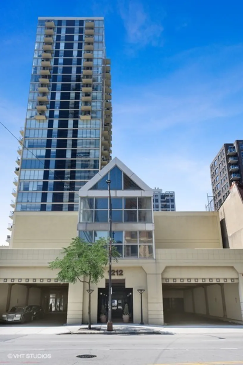 Chicago Real Estate | View 1212 N La Salle Drive, 507 | 1 Bed, 1 Bath