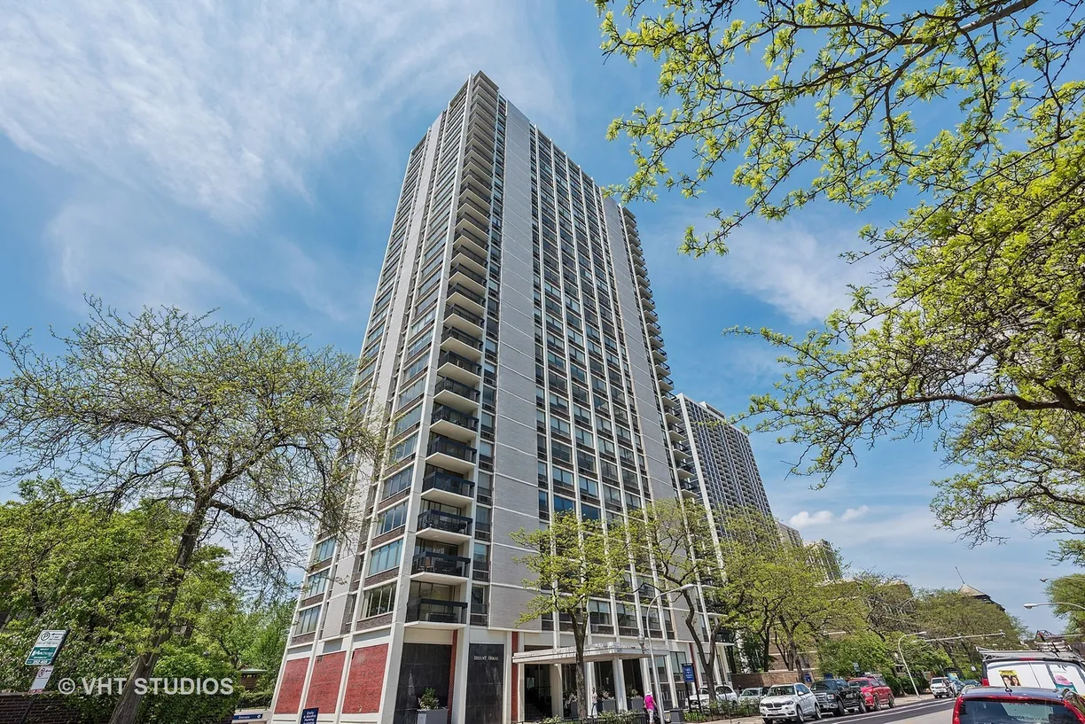 Chicago Real Estate | View 1455 N Sandburg Terrace, 2508B | 1 Bed, 1 Bath
