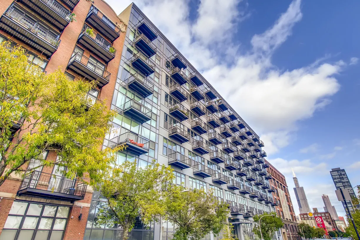 Chicago Real Estate | View 1224 W Van Buren Street, 701 | 2 Beds, 1 Bath