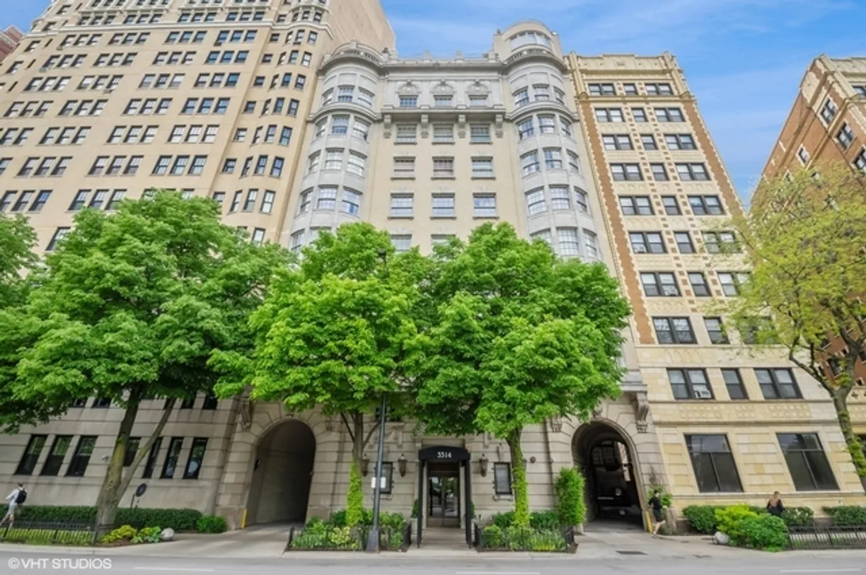 Chicago Real Estate | View 3314 N Lake Shore Drive, 6D | 2 Beds, 2 Baths