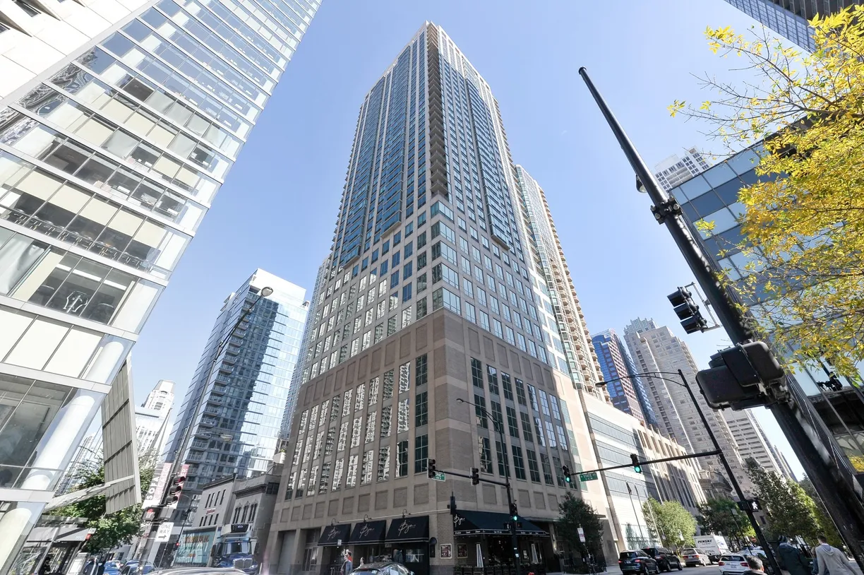 Chicago Real Estate | View 2 E Erie Street, 1611 | 2 Beds, 2 Baths
