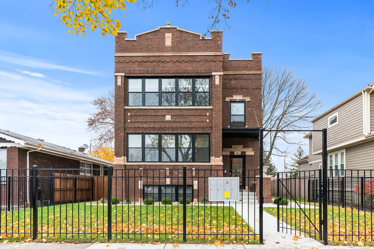 Chicago Real Estate | View 3621 N Kedvale Avenue, 1 | 3 Beds, 2 Baths