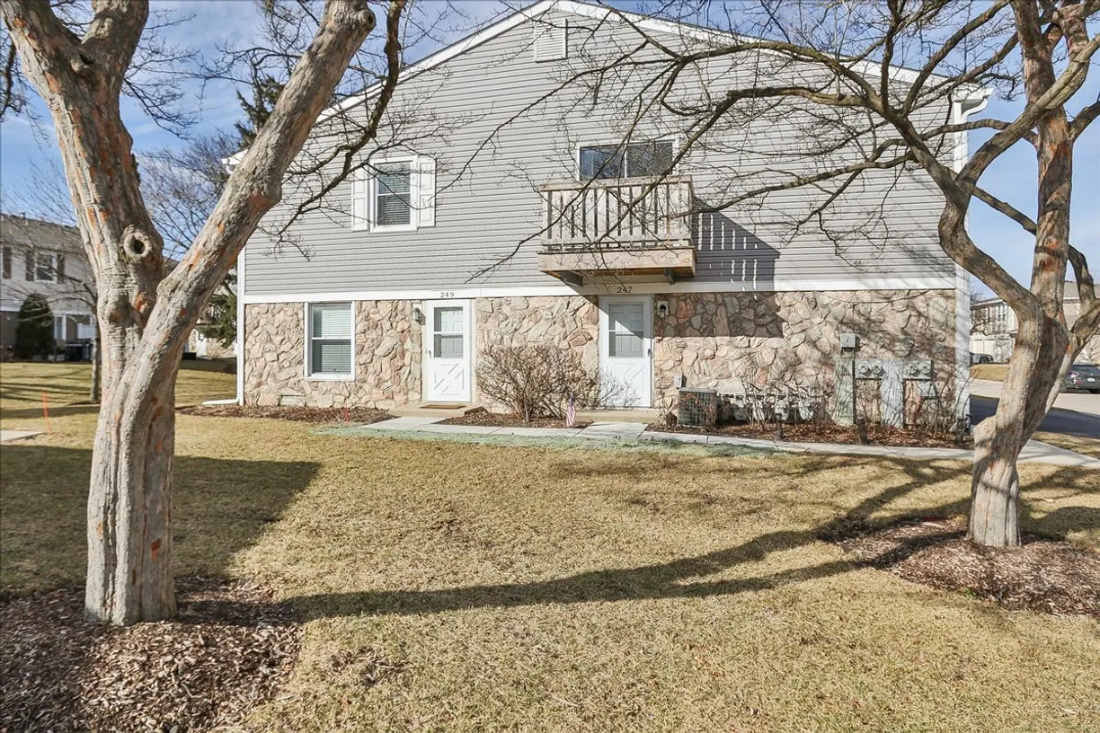 Chicago Real Estate | View 247 Nantucket Harbor, 0 | 2 Beds, 1 Bath