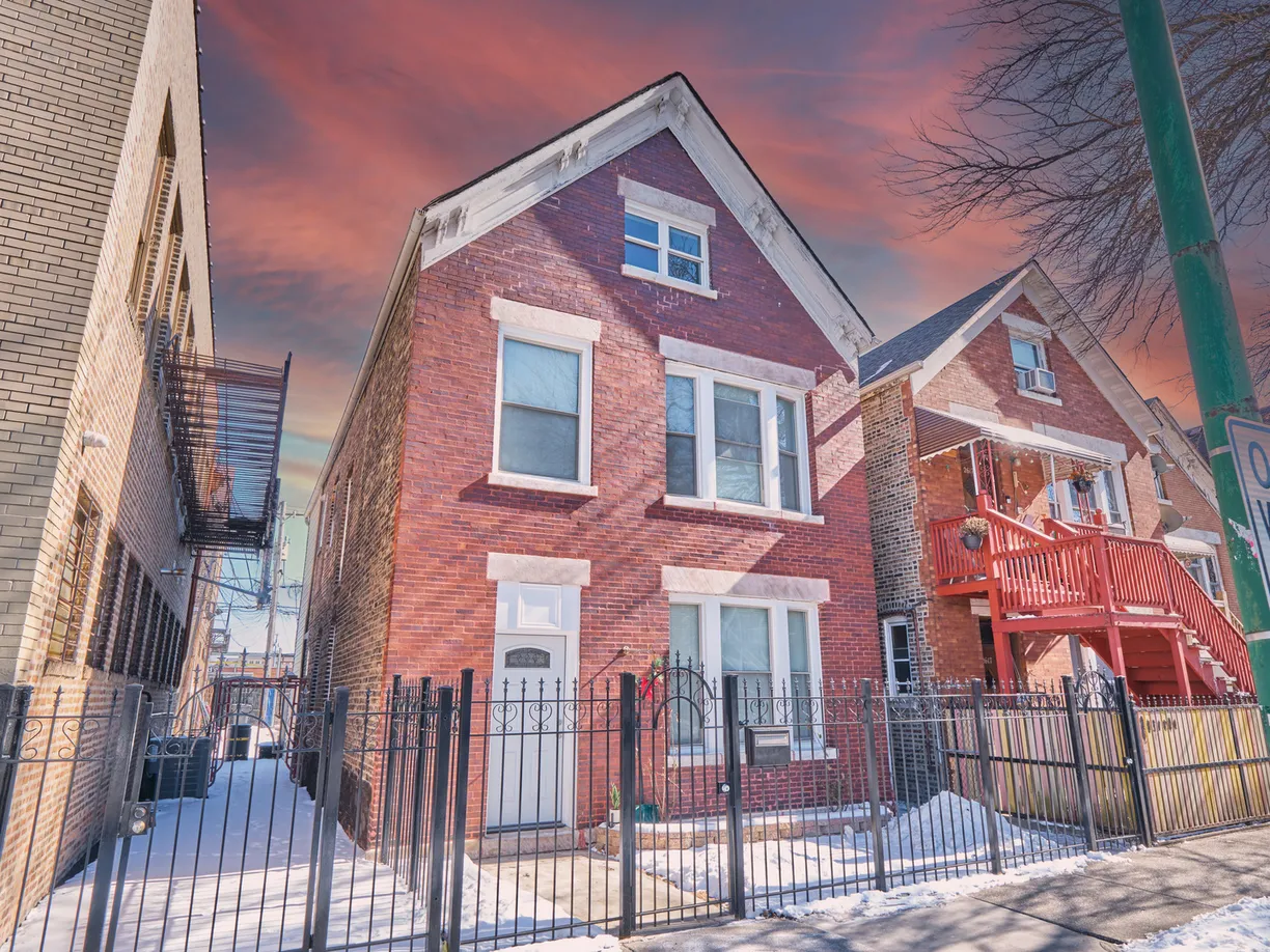 Chicago Real Estate | View 2615 S Sawyer Avenue, 3 | 1 Bed, 1 Bath