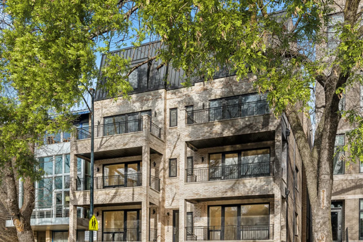 Chicago Real Estate | View 2020 W Webster Avenue, 1E | 3 Beds, 2 Baths