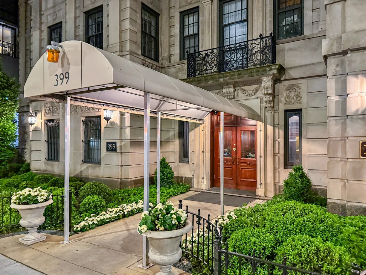 Chicago Real Estate | View 399 W Fullerton Parkway, 2W | 3 Beds, 3 Baths