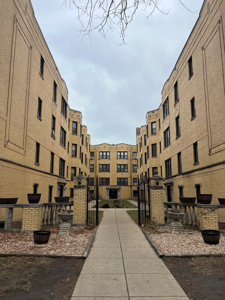 Chicago Real Estate | View 3815 N Greenview Avenue, 2E | Listing