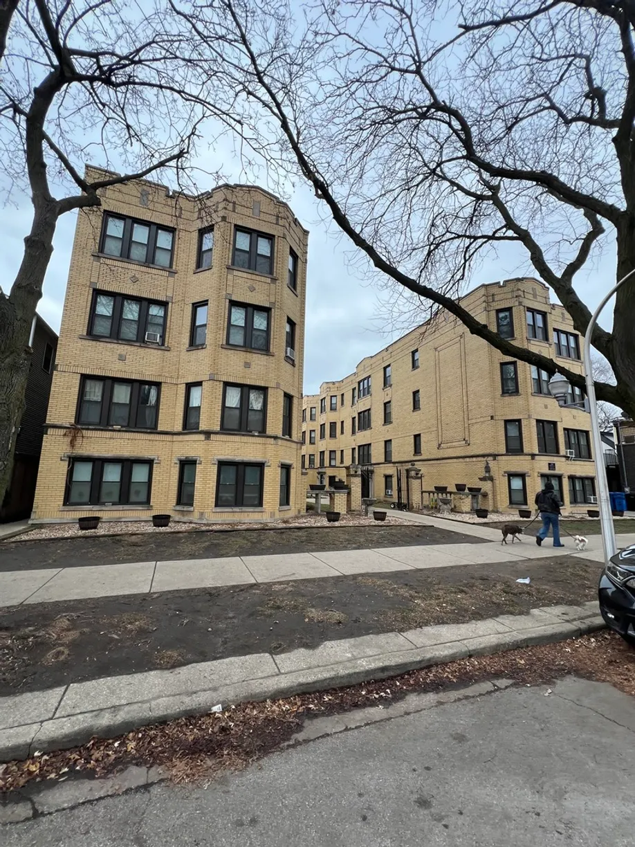 Chicago Real Estate | View 3815 N Greenview Avenue, 2E | 1 Bed, 1 Bath