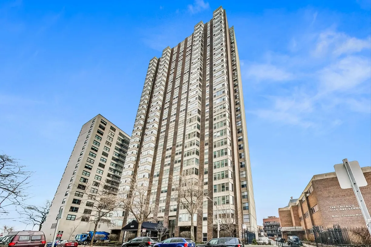 Chicago Real Estate | View 525 W Hawthorne Place, 1604 | 2 Beds, 2 Baths