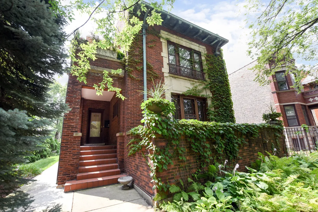 Chicago Real Estate | View 3111 W Palmer Square, 1 | 3 Beds, 2 Baths