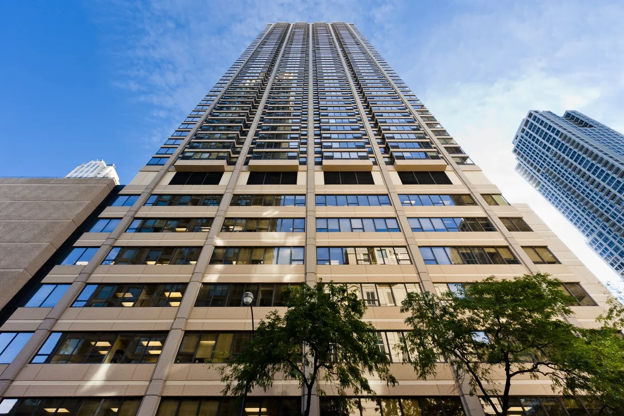 Chicago Real Estate | View 30 E Huron Street, 4006 | 1 Bed, 1 Bath