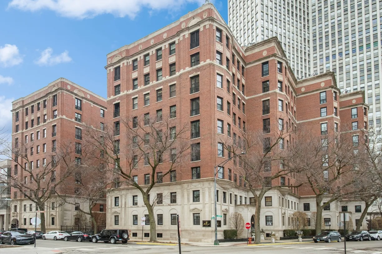 Chicago Real Estate | View 400 W Deming Place, 2O | 1 Bed, 1 Bath