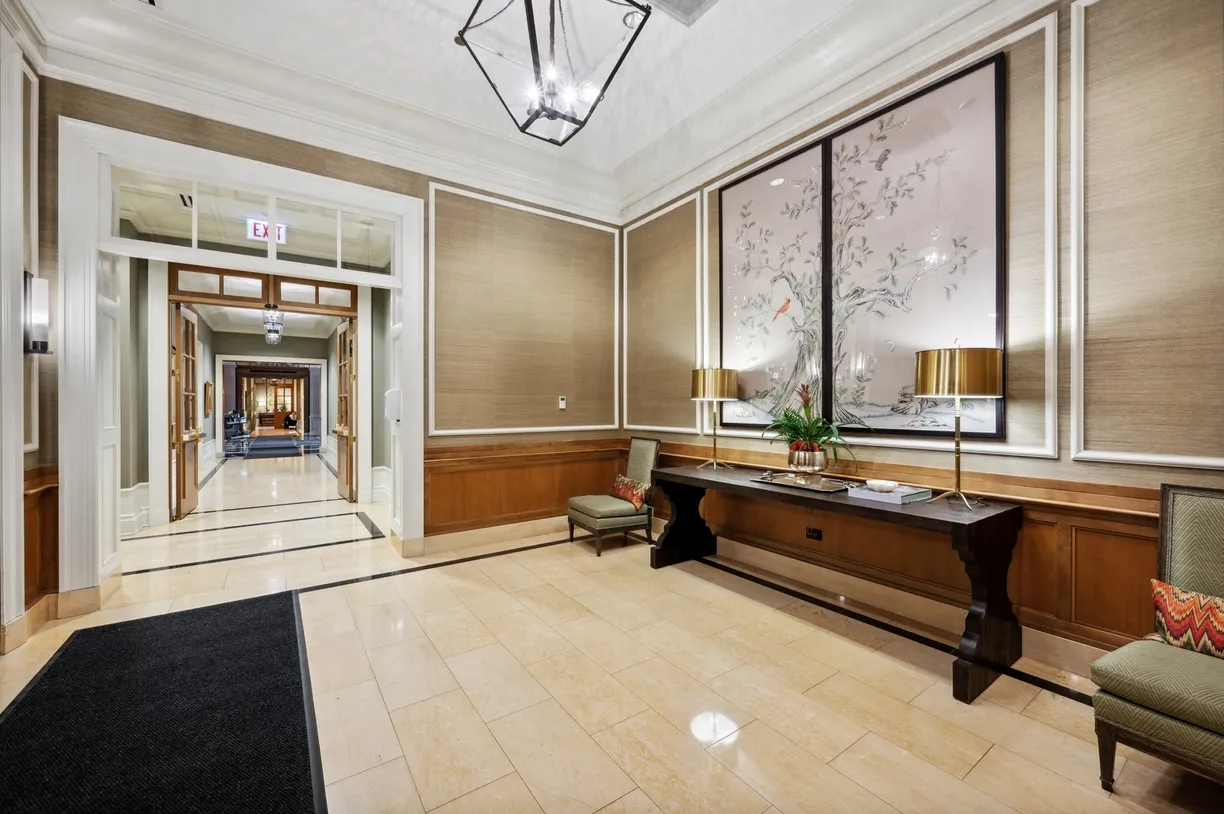 Chicago Real Estate | View 2550 N Lakeview Avenue, S907 | Listing
