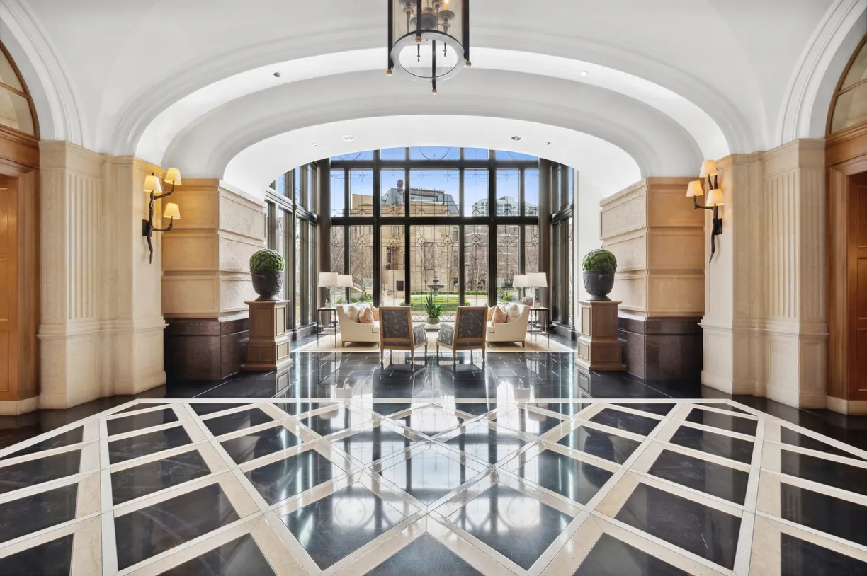 Chicago Real Estate | View 2550 N Lakeview Avenue, S907 | Listing