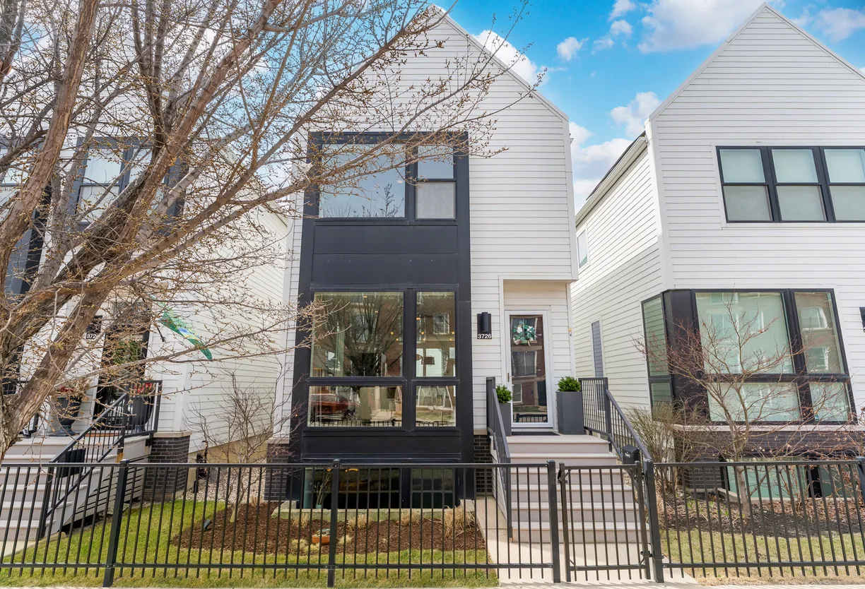 Chicago Real Estate | View 3726 N Milwaukee Avenue | 5 Beds, 3 Baths