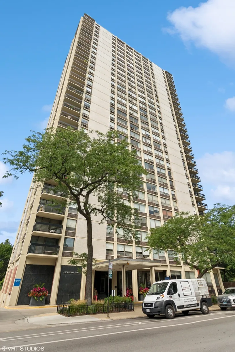 Chicago Real Estate | View 1355 N Sandburg Terrace, 1402D | 2 Beds, 1 Bath