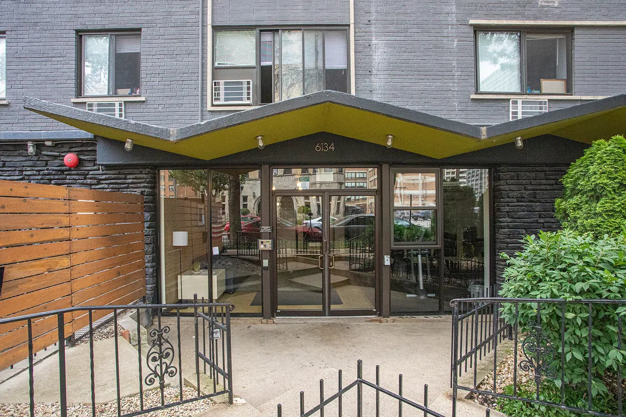 Chicago Real Estate | View 6134 N Kenmore Avenue, 505 | 1 Bed, 1 Bath