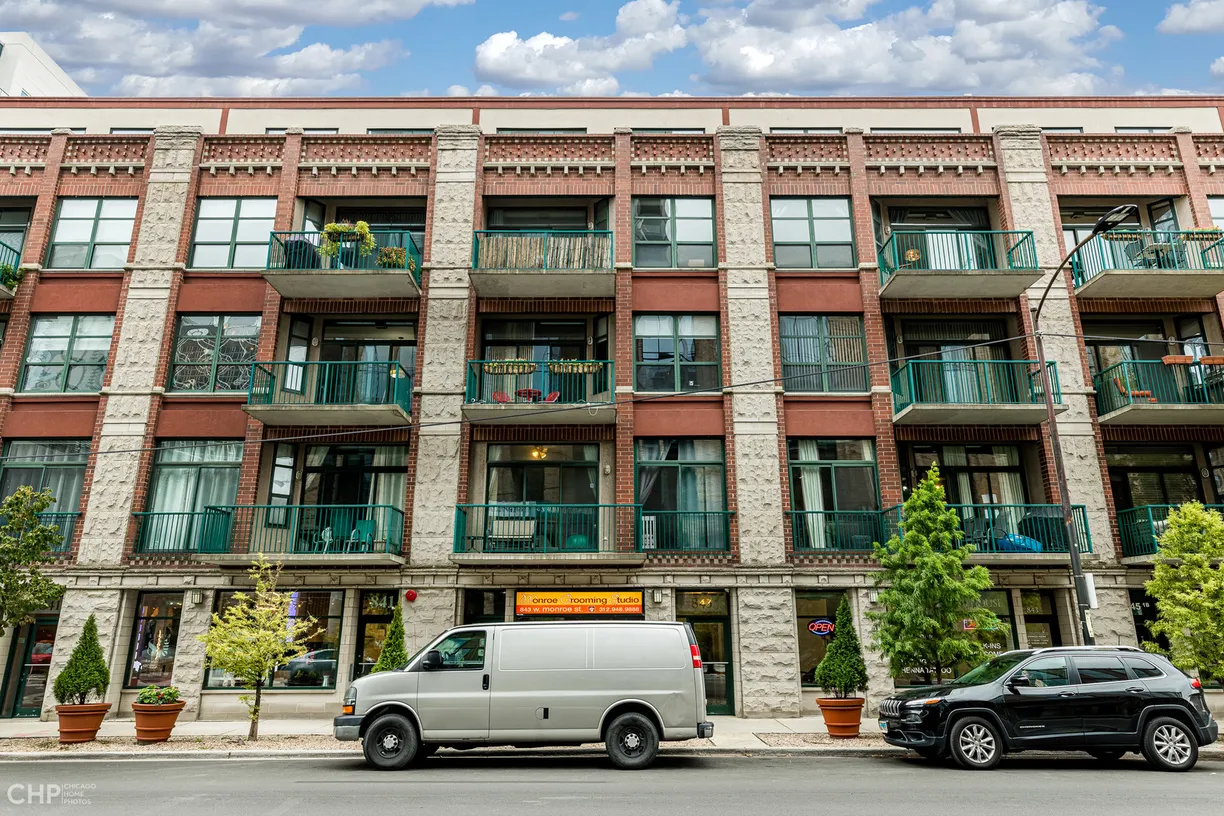 Chicago Real Estate | View 843 W Monroe Street, 4B | 3 Beds, 2 Baths