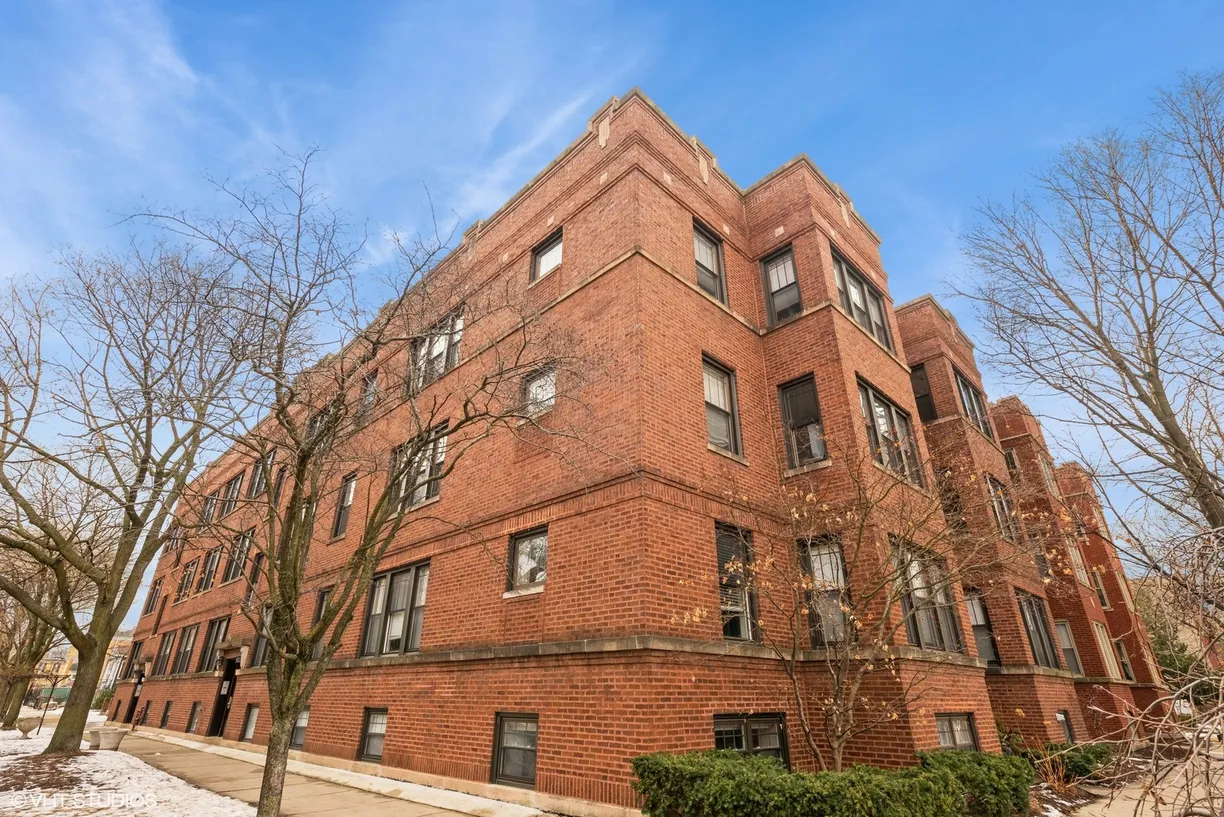 Chicago Real Estate | View 1651 W BALMORAL Avenue, 1 | 2 Beds, 2 Baths