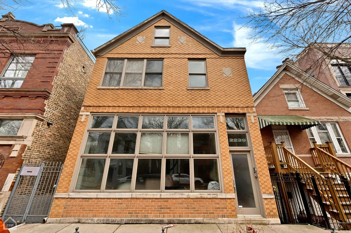 Chicago Real Estate | View 2239 N Leavitt Street, 2W | 2 Beds, 2 Baths
